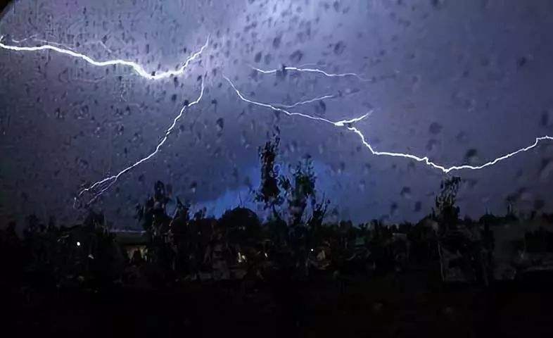 深圳瞬时大雨 深圳瞬时大雨